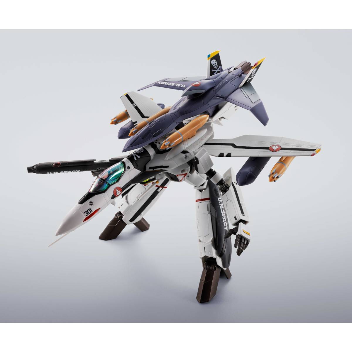 HI-METAL R VF-0S PHOENIX（ROY FOCKER USE） ＋ QF-2200D-B GHOST MACROSS TAMASHII NATIONS